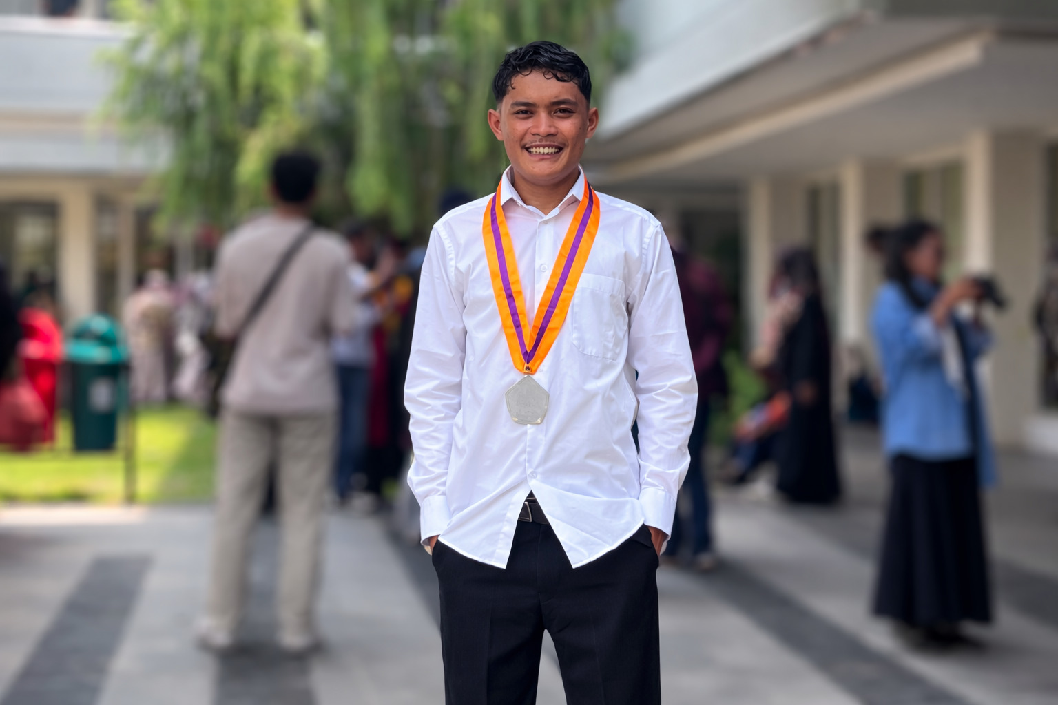 Merantau dari NTT, Atto Lulus Ilmu Komunikasi Untag Surabaya